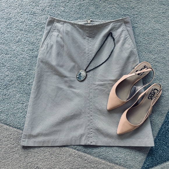 Banana Republic Dresses & Skirts - Banana Republic Grey and Cream Stripe A-Line Skirt